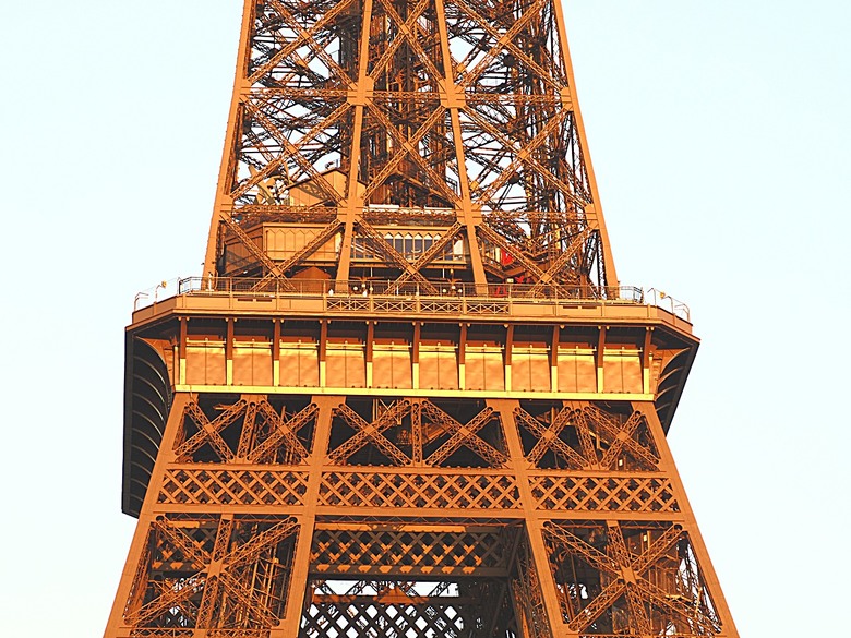 艾菲爾鐵塔(Tour Eiffel)、蒙馬特(Montmartre)、聖心堂(Basilique du Sacré-Cœur de Montmartre),外掛拉法葉百貨 巴黎奧斯曼旗艦店(Galeries Lafayette Haussmann)、莎瑪麗丹百貨(La Samaritaine) — 引領流行的時尚與藝術之都 — 2023年冬季歐洲行旅 第九部