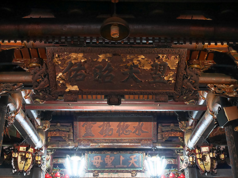 【小惡魔金龍踏春】鄞山寺(汀州會館)、龍山寺、清水巖、福佑宮、重建街、日本警官宿舍、滬尾小學校禮堂,附掛真理街阿給 — 淡水古蹟一日行旅 上半場