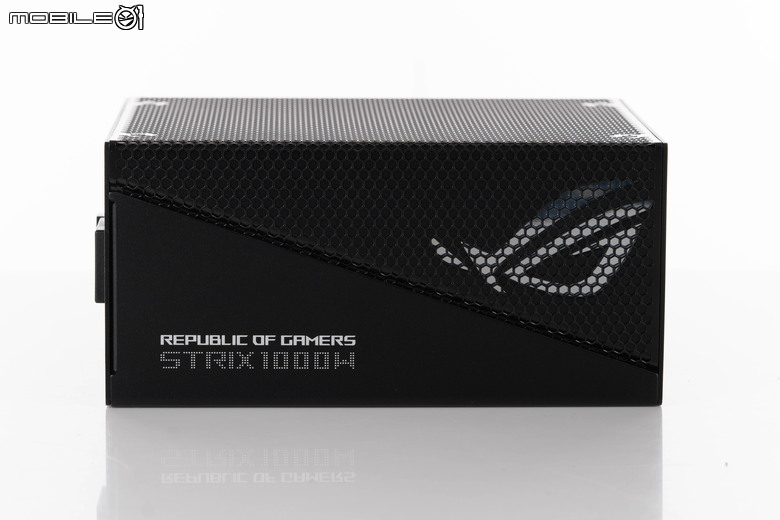 ROG STRIX RTX 4080 Super O16G GAMING 顯示卡開箱實測 以搶眼視覺設計搭配超頻性能表現