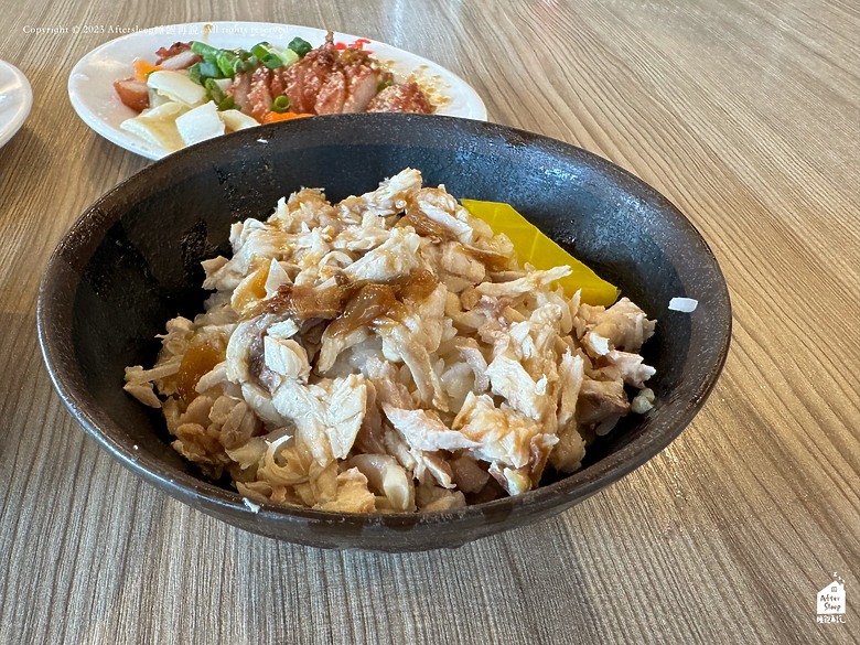 點我看大圖 嘉義東區|噴水雞肉飯(小雅旗艦店)_沒看過這麼大間的火雞肉飯店