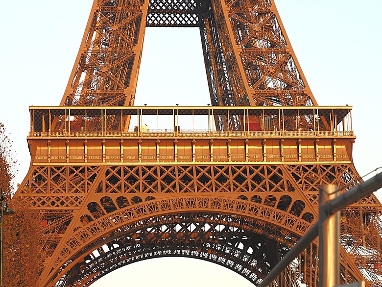 艾菲爾鐵塔(Tour Eiffel)、蒙馬特(Montmartre)、聖心堂(Basilique du Sacré-Cœur de Montmartre),外掛拉法葉百貨 巴黎奧斯曼旗艦店(Galeries Lafayette Haussmann)、莎瑪麗丹百貨(La Samaritaine) — 引領流行的時尚與藝術之都 — 2023年冬季歐洲行旅 第九部