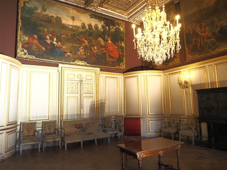 楓丹白露宮(Chateau de Fontainebleau),外掛凱旋門(Arc de Triomphe)、聖母院(Cathédrale Notre-Dame de Paris)、歌劇院(Palais Garnier)、莫里哀噴泉(Fontaine Molière)、聖米歇爾噴泉(Fontaine Saint-Michel) — 世界文化遺產 之 楓丹白靈宮及其園林(Palace and Park of Fontainebleau) — 2023年冬季歐洲行旅 第八部