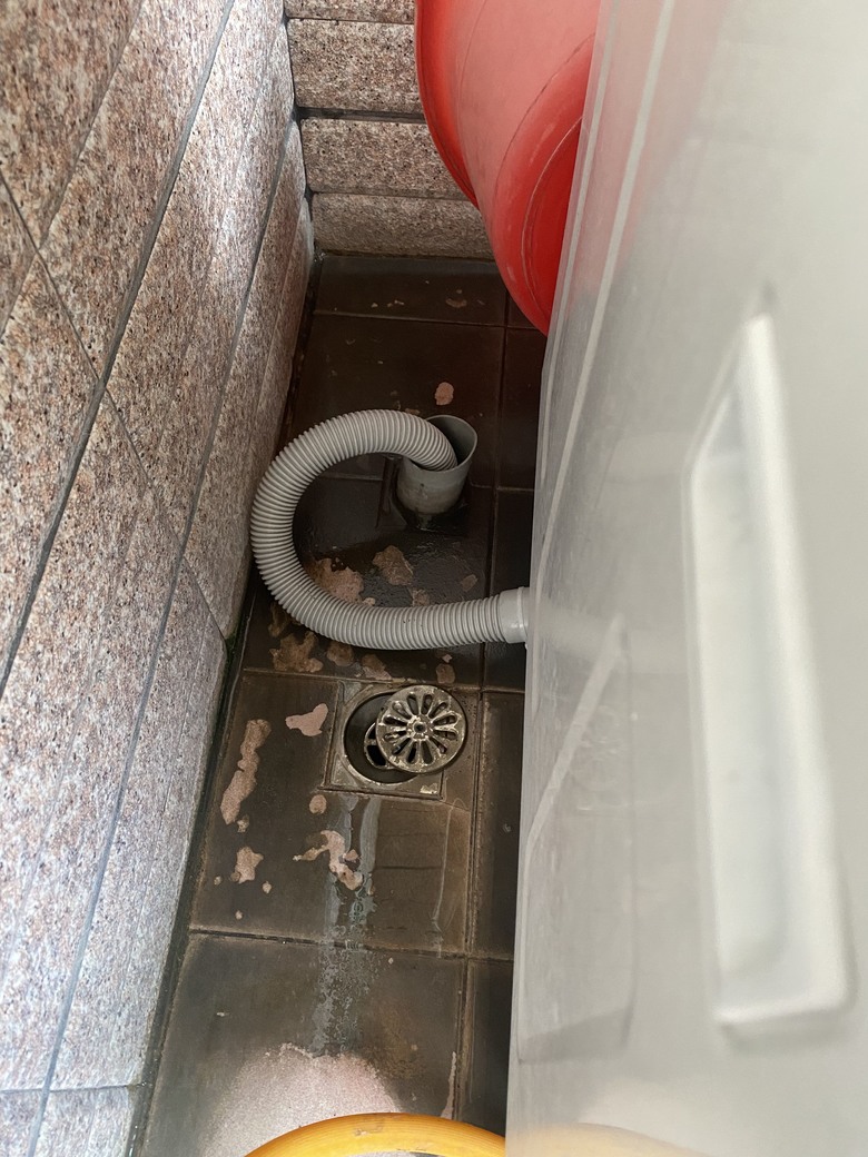 請問，排水管塞住