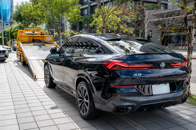 [開箱圖多]小改款BMW X6 40i Msport 分享訂車交車的喜悅~更新黑化包膜