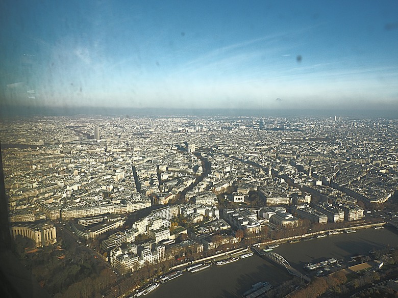 艾菲爾鐵塔(Tour Eiffel)、蒙馬特(Montmartre)、聖心堂(Basilique du Sacré-Cœur de Montmartre)，外掛拉法葉百貨 巴黎奧斯曼旗艦店(Galeries Lafayette Haussmann)、莎瑪麗丹百貨(La Samaritaine) — 引領流行的時尚與藝術之都 — 2023年冬季歐洲行旅 第九部