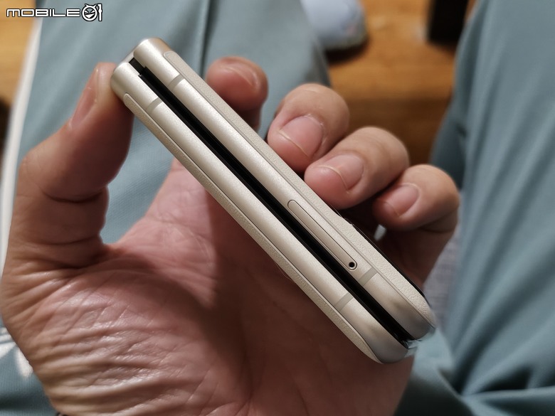 [開箱］🥰超美摺疊機 Motorola Razr 40 白色開箱與實拍成像分享