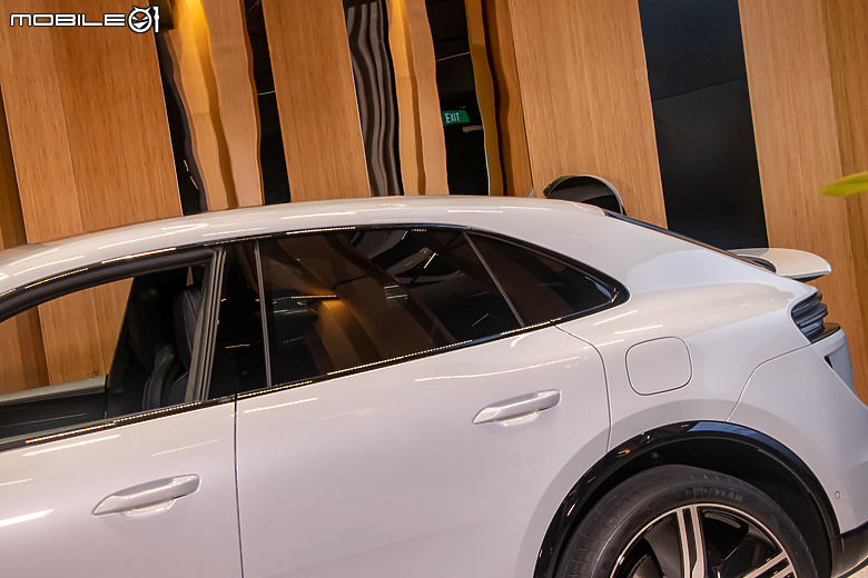 加入純電戰局,內外全面革新!Porsche Macan 大改款新加坡首發直擊!