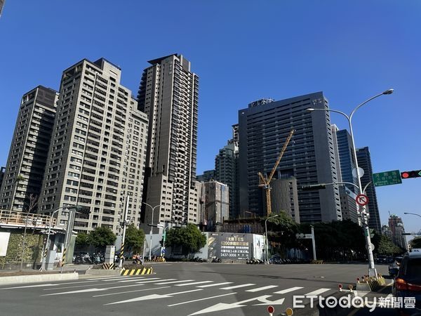 七期、水湳拚百萬單價,代銷:74環線內新案全面站6字頭