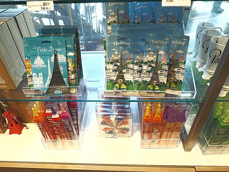 艾菲爾鐵塔(Tour Eiffel)、蒙馬特(Montmartre)、聖心堂(Basilique du Sacré-Cœur de Montmartre),外掛拉法葉百貨 巴黎奧斯曼旗艦店(Galeries Lafayette Haussmann)、莎瑪麗丹百貨(La Samaritaine) — 引領流行的時尚與藝術之都 — 2023年冬季歐洲行旅 第九部