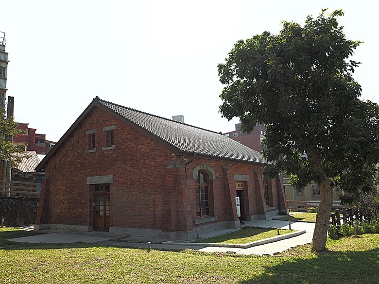 【小惡魔金龍踏春】鄞山寺(汀州會館)、龍山寺、清水巖、福佑宮、重建街、日本警官宿舍、滬尾小學校禮堂，附掛真理街阿給 — 淡水古蹟一日行旅 上半場