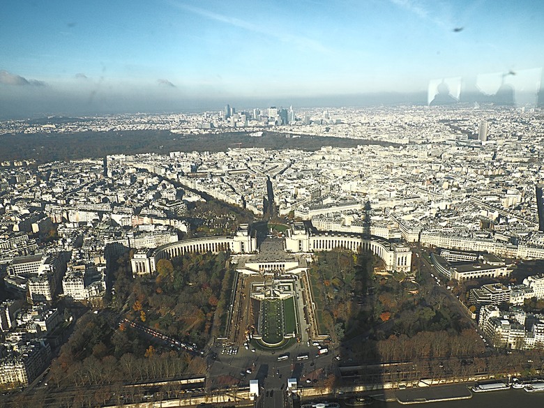 艾菲爾鐵塔(Tour Eiffel)、蒙馬特(Montmartre)、聖心堂(Basilique du Sacré-Cœur de Montmartre)，外掛拉法葉百貨 巴黎奧斯曼旗艦店(Galeries Lafayette Haussmann)、莎瑪麗丹百貨(La Samaritaine) — 引領流行的時尚與藝術之都 — 2023年冬季歐洲行旅 第九部