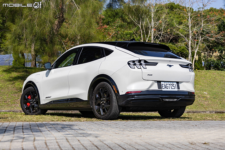 美系中型《電動休旅》比拼｜Ford Mustang Mach-E x Tesla Model Y