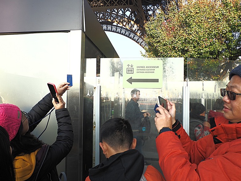 艾菲爾鐵塔(Tour Eiffel)、蒙馬特(Montmartre)、聖心堂(Basilique du Sacré-Cœur de Montmartre),外掛拉法葉百貨 巴黎奧斯曼旗艦店(Galeries Lafayette Haussmann)、莎瑪麗丹百貨(La Samaritaine) — 引領流行的時尚與藝術之都 — 2023年冬季歐洲行旅 第九部
