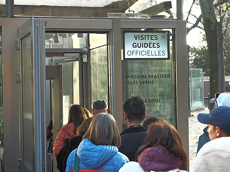 艾菲爾鐵塔(Tour Eiffel)、蒙馬特(Montmartre)、聖心堂(Basilique du Sacré-Cœur de Montmartre),外掛拉法葉百貨 巴黎奧斯曼旗艦店(Galeries Lafayette Haussmann)、莎瑪麗丹百貨(La Samaritaine) — 引領流行的時尚與藝術之都 — 2023年冬季歐洲行旅 第九部