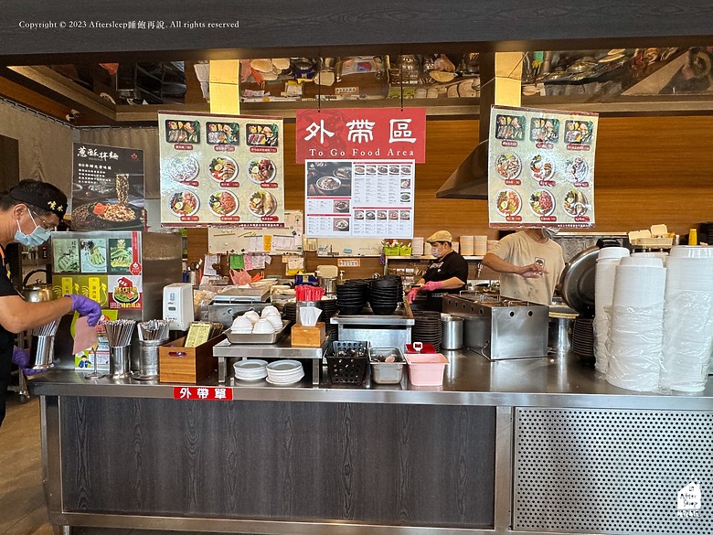 點我看大圖 嘉義東區|噴水雞肉飯(小雅旗艦店)_沒看過這麼大間的火雞肉飯店