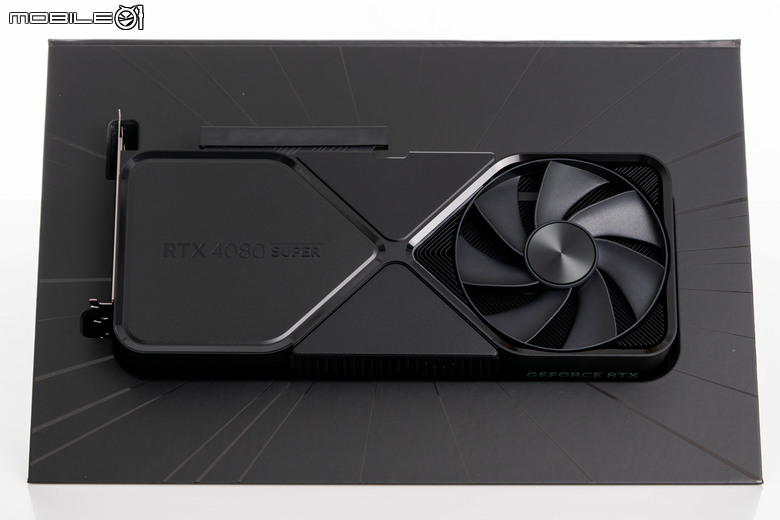 NVIDIA GeForce RTX 4080 Super FE 創始版顯示卡開箱實測 以黑化設計打造差異化升級感受