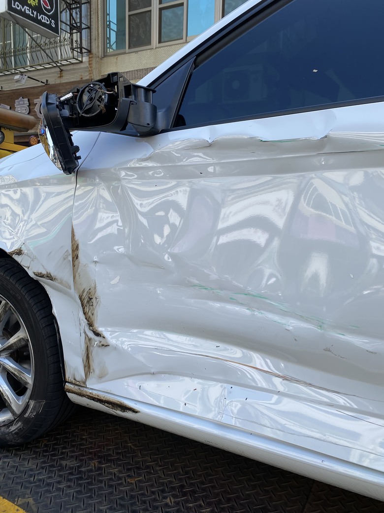 fabia被貨車撞，只有第三責任險，該怎麼處理