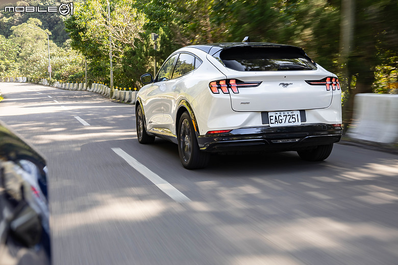 美系中型《電動休旅》比拼｜Ford Mustang Mach-E x Tesla Model Y