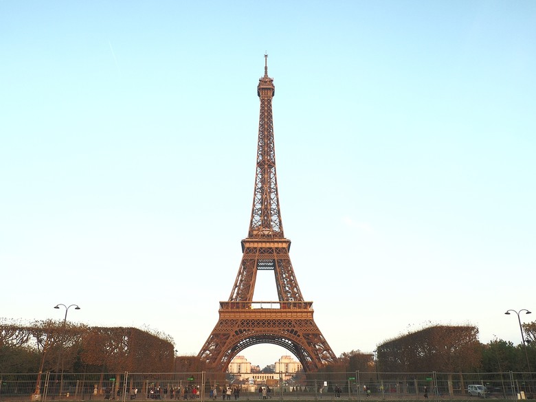 艾菲爾鐵塔(Tour Eiffel)、蒙馬特(Montmartre)、聖心堂(Basilique du Sacré-Cœur de Montmartre),外掛拉法葉百貨 巴黎奧斯曼旗艦店(Galeries Lafayette Haussmann)、莎瑪麗丹百貨(La Samaritaine) — 引領流行的時尚與藝術之都 — 2023年冬季歐洲行旅 第九部