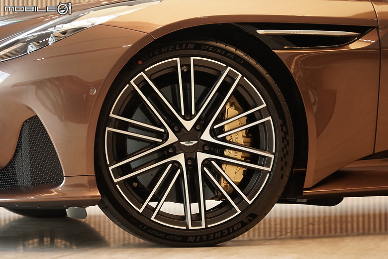 【國內新訊】演繹另一種美!Aston Martin DB12 Volante敞篷版國內發表自1388萬元起!