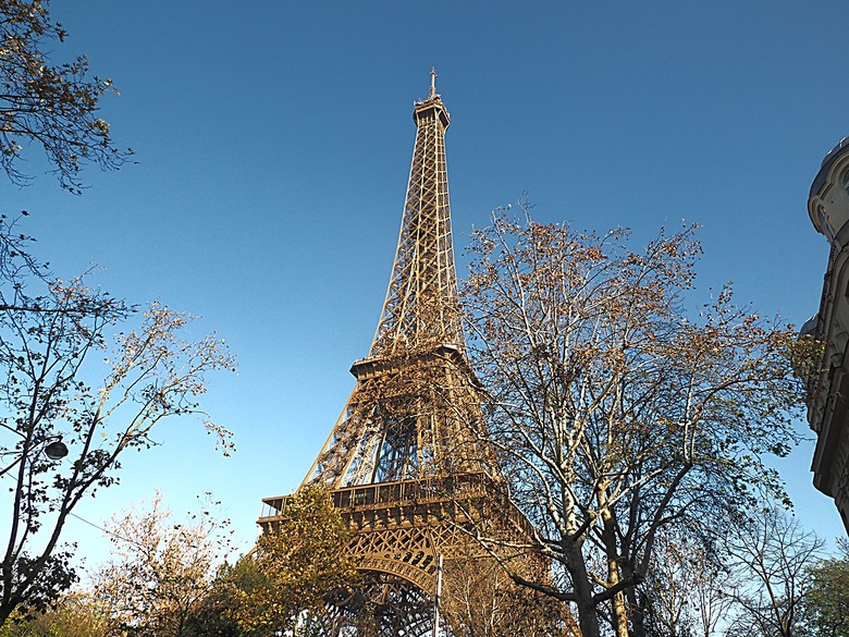 艾菲爾鐵塔(Tour Eiffel)、蒙馬特(Montmartre)、聖心堂(Basilique du Sacré-Cœur de Montmartre),外掛拉法葉百貨 巴黎奧斯曼旗艦店(Galeries Lafayette Haussmann)、莎瑪麗丹百貨(La Samaritaine) — 引領流行的時尚與藝術之都 — 2023年冬季歐洲行旅 第九部