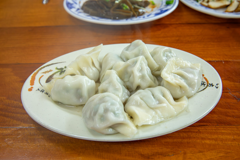 南投水里賞櫻｜集集車站與驛站、八張牛肉麵、阿本農場櫻花園、蠻荒咖啡