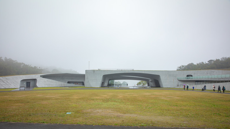 南投水里賞櫻｜集集車站與驛站、八張牛肉麵、阿本農場櫻花園、蠻荒咖啡