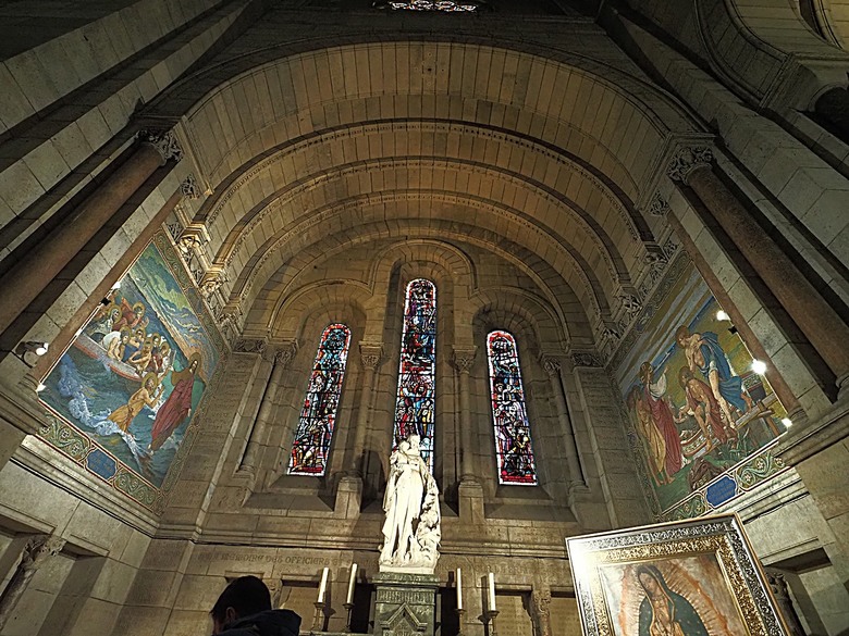 艾菲爾鐵塔(Tour Eiffel)、蒙馬特(Montmartre)、聖心堂(Basilique du Sacré-Cœur de Montmartre),外掛拉法葉百貨 巴黎奧斯曼旗艦店(Galeries Lafayette Haussmann)、莎瑪麗丹百貨(La Samaritaine) — 引領流行的時尚與藝術之都 — 2023年冬季歐洲行旅 第九部