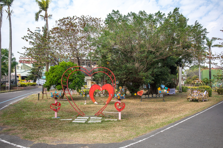 點我看大圖 ◆橋頭糖廠 · 糖金歲月散策館 · 吉照故里茶道院 · 老街美食 ◆彌陀漁港海岸光廊 ◆蚵仔寮魚市