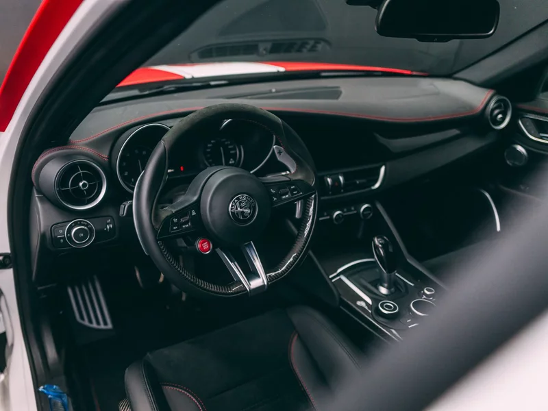 全球只有10台的Alfa Romeo Giulia QV賽車版 即將在RM蘇富比拍賣!