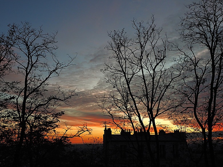 艾菲爾鐵塔(Tour Eiffel)、蒙馬特(Montmartre)、聖心堂(Basilique du Sacré-Cœur de Montmartre),外掛拉法葉百貨 巴黎奧斯曼旗艦店(Galeries Lafayette Haussmann)、莎瑪麗丹百貨(La Samaritaine) — 引領流行的時尚與藝術之都 — 2023年冬季歐洲行旅 第九部