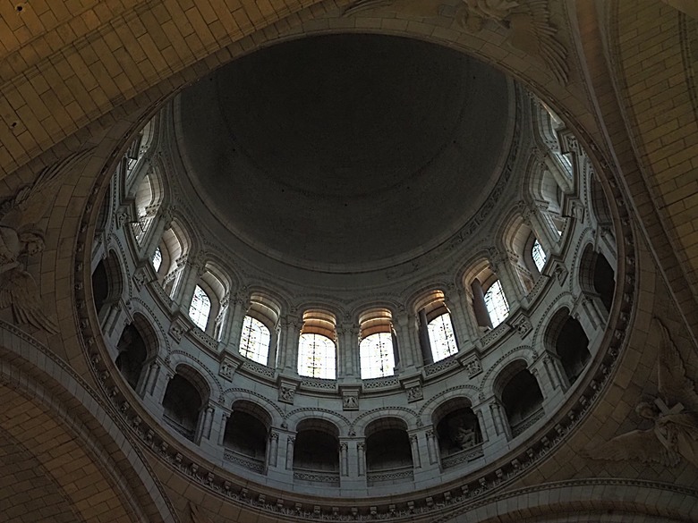 艾菲爾鐵塔(Tour Eiffel)、蒙馬特(Montmartre)、聖心堂(Basilique du Sacré-Cœur de Montmartre),外掛拉法葉百貨 巴黎奧斯曼旗艦店(Galeries Lafayette Haussmann)、莎瑪麗丹百貨(La Samaritaine) — 引領流行的時尚與藝術之都 — 2023年冬季歐洲行旅 第九部