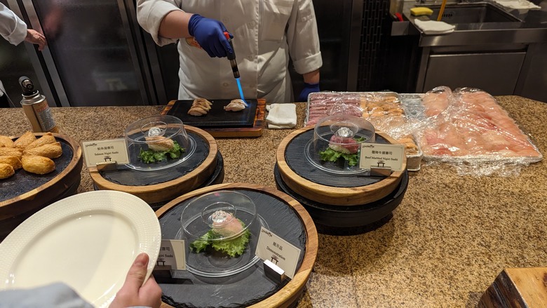 雙北一日遊 - 美福大飯店彩匯自助餐 / 三重一村大石曉規特展