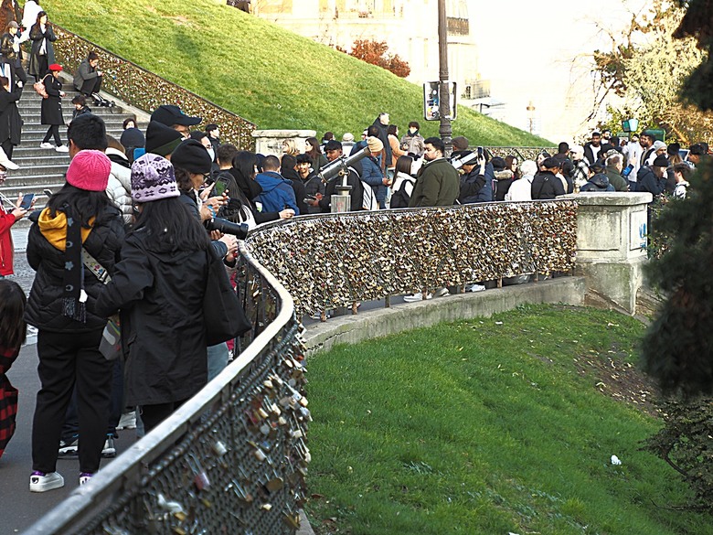 艾菲爾鐵塔(Tour Eiffel)、蒙馬特(Montmartre)、聖心堂(Basilique du Sacré-Cœur de Montmartre),外掛拉法葉百貨 巴黎奧斯曼旗艦店(Galeries Lafayette Haussmann)、莎瑪麗丹百貨(La Samaritaine) — 引領流行的時尚與藝術之都 — 2023年冬季歐洲行旅 第九部