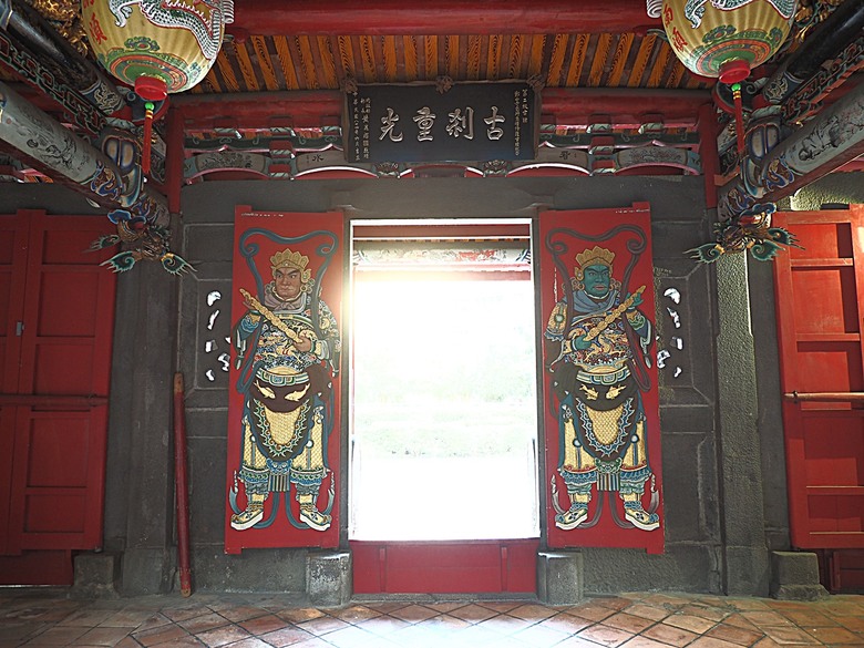 【小惡魔金龍踏春】鄞山寺(汀州會館)、龍山寺、清水巖、福佑宮、重建街、日本警官宿舍、滬尾小學校禮堂，附掛真理街阿給 — 淡水古蹟一日行旅 上半場