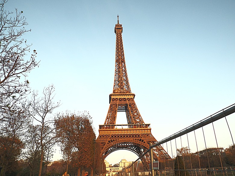 艾菲爾鐵塔(Tour Eiffel)、蒙馬特(Montmartre)、聖心堂(Basilique du Sacré-Cœur de Montmartre),外掛拉法葉百貨 巴黎奧斯曼旗艦店(Galeries Lafayette Haussmann)、莎瑪麗丹百貨(La Samaritaine) — 引領流行的時尚與藝術之都 — 2023年冬季歐洲行旅 第九部