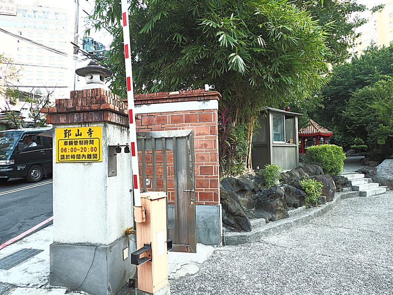 【小惡魔金龍踏春】鄞山寺(汀州會館)、龍山寺、清水巖、福佑宮、重建街、日本警官宿舍、滬尾小學校禮堂,附掛真理街阿給 — 淡水古蹟一日行旅 上半場