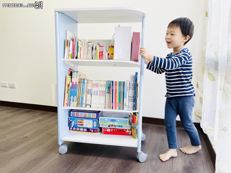 點我看大圖 開箱 日本林製作所 Rolling Go 遊走書櫃 專為兒童打造的行動書車 處處都能享受閱讀樂趣