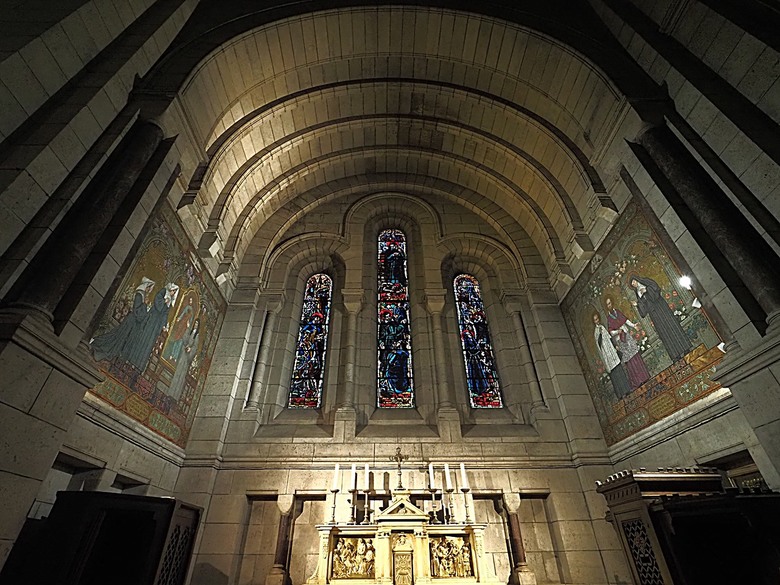 艾菲爾鐵塔(Tour Eiffel)、蒙馬特(Montmartre)、聖心堂(Basilique du Sacré-Cœur de Montmartre),外掛拉法葉百貨 巴黎奧斯曼旗艦店(Galeries Lafayette Haussmann)、莎瑪麗丹百貨(La Samaritaine) — 引領流行的時尚與藝術之都 — 2023年冬季歐洲行旅 第九部