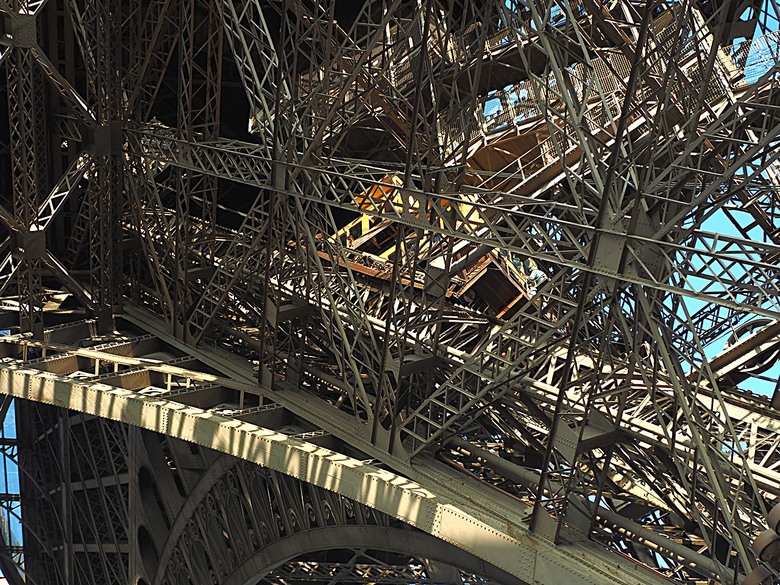 艾菲爾鐵塔(Tour Eiffel)、蒙馬特(Montmartre)、聖心堂(Basilique du Sacré-Cœur de Montmartre),外掛拉法葉百貨 巴黎奧斯曼旗艦店(Galeries Lafayette Haussmann)、莎瑪麗丹百貨(La Samaritaine) — 引領流行的時尚與藝術之都 — 2023年冬季歐洲行旅 第九部