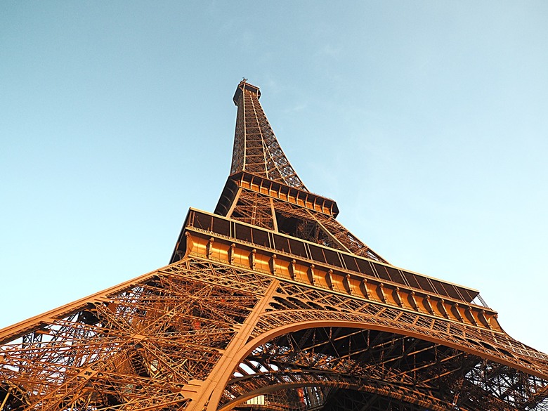 艾菲爾鐵塔(Tour Eiffel)、蒙馬特(Montmartre)、聖心堂(Basilique du Sacré-Cœur de Montmartre),外掛拉法葉百貨 巴黎奧斯曼旗艦店(Galeries Lafayette Haussmann)、莎瑪麗丹百貨(La Samaritaine) — 引領流行的時尚與藝術之都 — 2023年冬季歐洲行旅 第九部