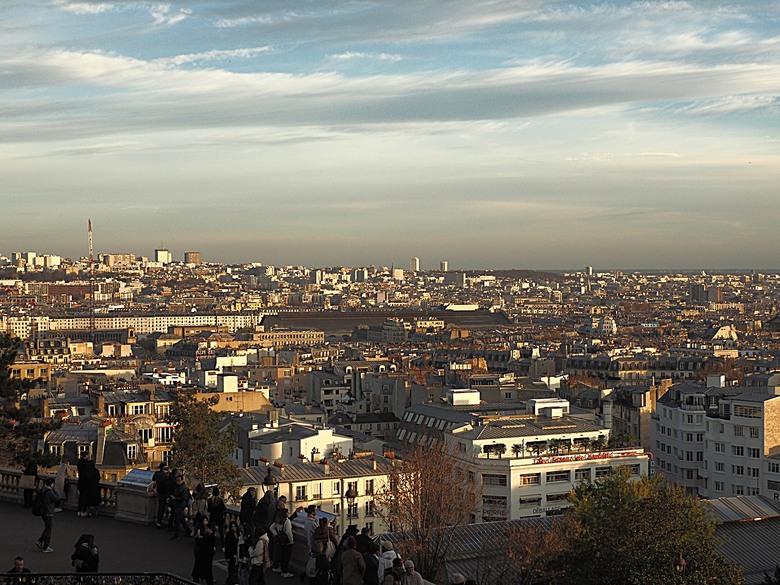 艾菲爾鐵塔(Tour Eiffel)、蒙馬特(Montmartre)、聖心堂(Basilique du Sacré-Cœur de Montmartre),外掛拉法葉百貨 巴黎奧斯曼旗艦店(Galeries Lafayette Haussmann)、莎瑪麗丹百貨(La Samaritaine) — 引領流行的時尚與藝術之都 — 2023年冬季歐洲行旅 第九部