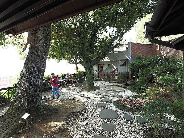【小惡魔金龍踏春】 淡水街長多田榮吉故居、藝術工坊、德忌利士洋行、榕堤餐廳、淡水禮拜堂、滬尾偕醫館、公司田溪程氏古厝,附掛淡海輕軌搭乘紀錄 — 淡水古蹟一日行旅 下半場