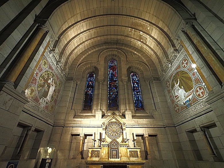 艾菲爾鐵塔(Tour Eiffel)、蒙馬特(Montmartre)、聖心堂(Basilique du Sacré-Cœur de Montmartre),外掛拉法葉百貨 巴黎奧斯曼旗艦店(Galeries Lafayette Haussmann)、莎瑪麗丹百貨(La Samaritaine) — 引領流行的時尚與藝術之都 — 2023年冬季歐洲行旅 第九部