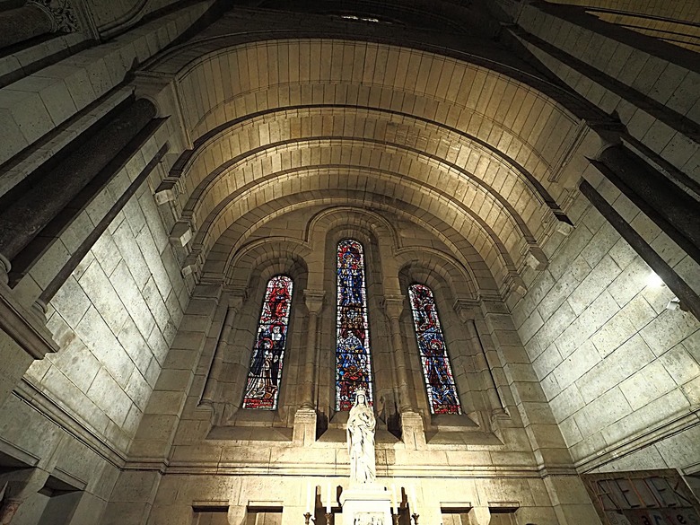 艾菲爾鐵塔(Tour Eiffel)、蒙馬特(Montmartre)、聖心堂(Basilique du Sacré-Cœur de Montmartre),外掛拉法葉百貨 巴黎奧斯曼旗艦店(Galeries Lafayette Haussmann)、莎瑪麗丹百貨(La Samaritaine) — 引領流行的時尚與藝術之都 — 2023年冬季歐洲行旅 第九部