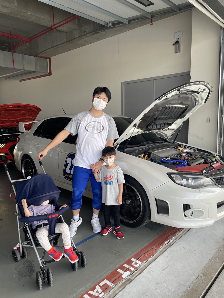 Subaru STI與保時捷車隊的麗寶體驗(雖然科技已經輸718或911很多了，但大哥還是不能輸!)