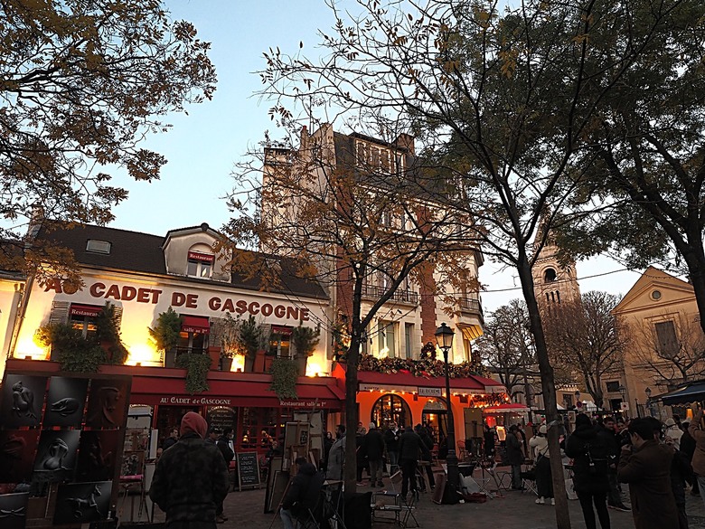 艾菲爾鐵塔(Tour Eiffel)、蒙馬特(Montmartre)、聖心堂(Basilique du Sacré-Cœur de Montmartre),外掛拉法葉百貨 巴黎奧斯曼旗艦店(Galeries Lafayette Haussmann)、莎瑪麗丹百貨(La Samaritaine) — 引領流行的時尚與藝術之都 — 2023年冬季歐洲行旅 第九部