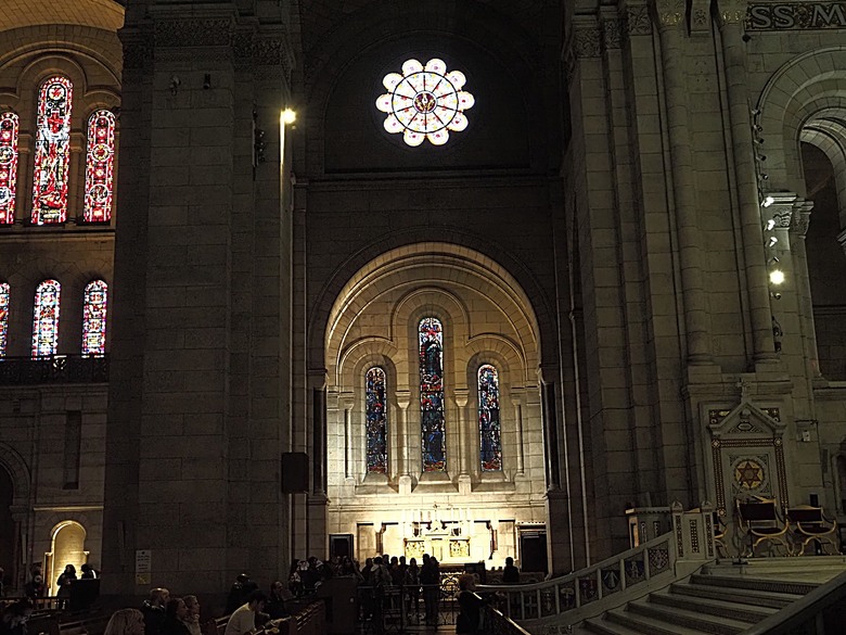 艾菲爾鐵塔(Tour Eiffel)、蒙馬特(Montmartre)、聖心堂(Basilique du Sacré-Cœur de Montmartre),外掛拉法葉百貨 巴黎奧斯曼旗艦店(Galeries Lafayette Haussmann)、莎瑪麗丹百貨(La Samaritaine) — 引領流行的時尚與藝術之都 — 2023年冬季歐洲行旅 第九部