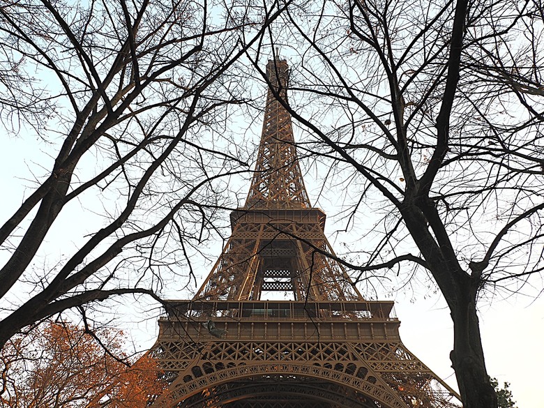 艾菲爾鐵塔(Tour Eiffel)、蒙馬特(Montmartre)、聖心堂(Basilique du Sacré-Cœur de Montmartre),外掛拉法葉百貨 巴黎奧斯曼旗艦店(Galeries Lafayette Haussmann)、莎瑪麗丹百貨(La Samaritaine) — 引領流行的時尚與藝術之都 — 2023年冬季歐洲行旅 第九部