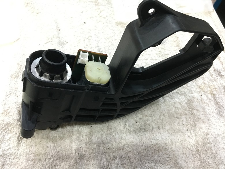 2016 Mazda 3 更換後視鏡摺疊電機